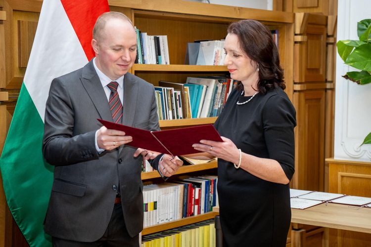 Miniszter elismerő oklevelet kapott a Boros oktatója!