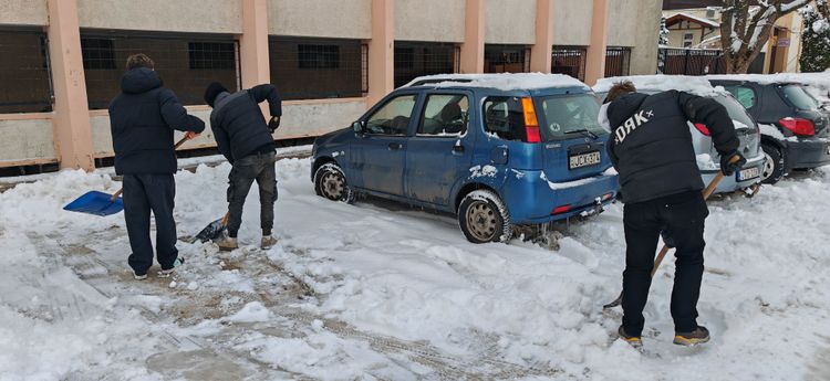 Rendkívüli hóhelyzet! A Borosos diákok segítenek!